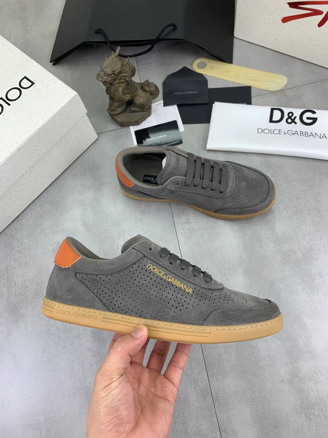Men's shoes P500 💰 [New model] The latest hot model, top original quality, the official website is synchronized with "DOLCE&GABBANA [Dolce & Gabbana] ~ High Quality." The effect is low-cut casual DG men's shoes, loved by many celebrities, using high-end imported first-layer frosted calfskin with punched logo design + cowhide feet, simple and elegant, perfect interpretation of the latest inspiration for shoes, classic and fashionable integration, luxury dream, dominating fashion Suitable for drivers, light and comfortable to drive, light and breathable for outdoor travel, high-end quality, trustworthy, 3️⃣color🉑️choice! Code number: 38-46
